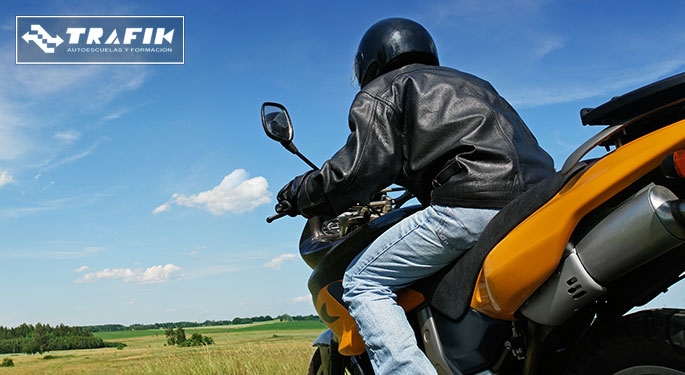 Consigue tu carné de moto A1 o A2 en Alicante o Elche con teórica y prácticas ilimitadas en circuito cerrado por 69€