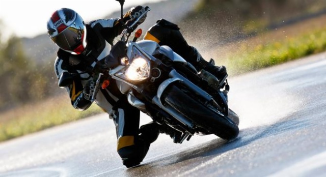 Permiso de moto A en autoescuelas de Alicante y Elche
